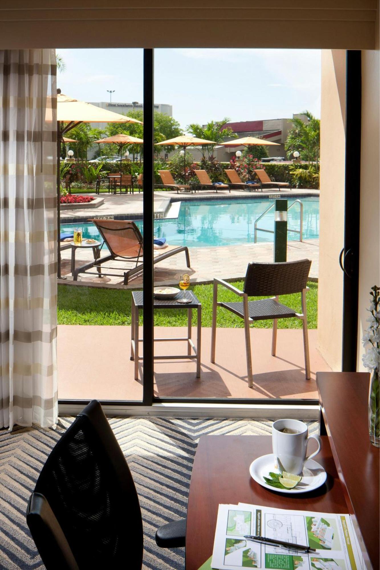 Courtyard By Marriott Fort Lauderdale East / Lauderdale-By-The-Sea Bagian luar foto
