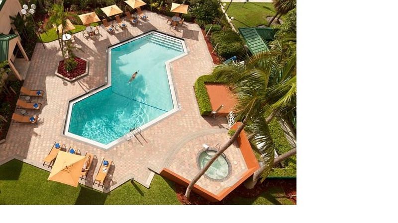 Courtyard By Marriott Fort Lauderdale East / Lauderdale-By-The-Sea Bagian luar foto