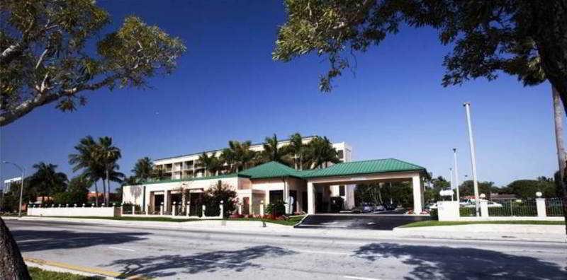 Courtyard By Marriott Fort Lauderdale East / Lauderdale-By-The-Sea Bagian luar foto