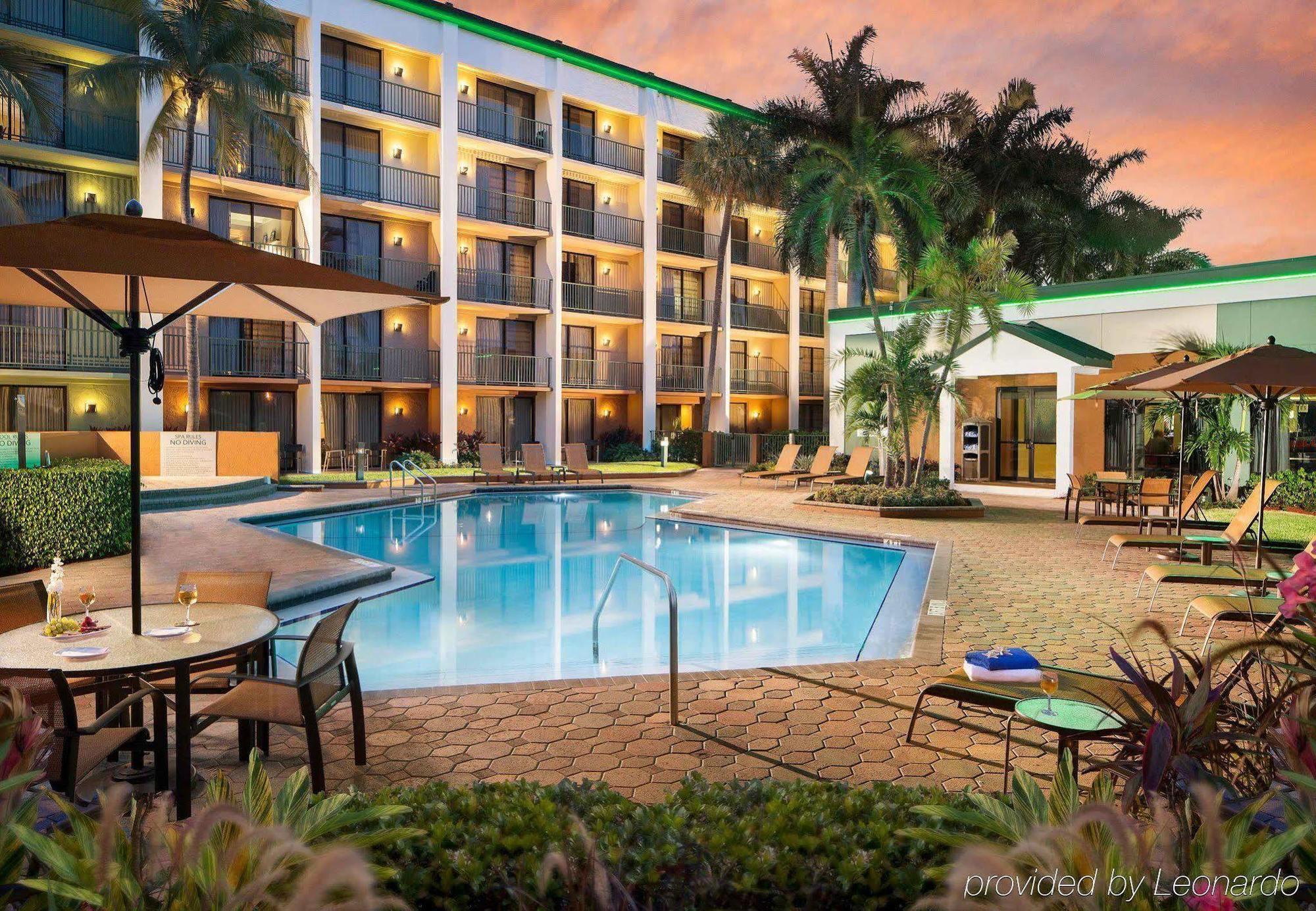 Courtyard By Marriott Fort Lauderdale East / Lauderdale-By-The-Sea Bagian luar foto